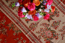 Load image into Gallery viewer, GIETHOORN Table runner - Beige with floral print
