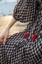 Load image into Gallery viewer, The NUTMEG midi - black bagru
