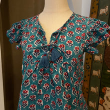 Load image into Gallery viewer, the DILL top - royal green w/ red butis
