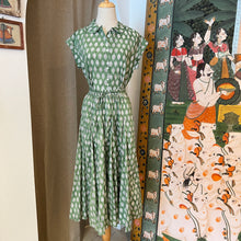 Load image into Gallery viewer, Sesame top - green butis
