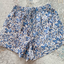 Load image into Gallery viewer, The PAPRIKA set - white and blue floral set
