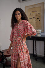 Load image into Gallery viewer, The CHILLI maxi - subtle pink floral
