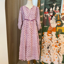 Load image into Gallery viewer, The NUTMEG midi - white w/ red purple floral
