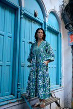 Load image into Gallery viewer, The WASABI midi - forest green w/ blue floral
