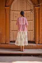 Load image into Gallery viewer, the CELERY top - pink geometric block printed
