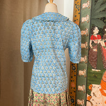 Load image into Gallery viewer, the LEMON top - sky blue w/ green butis
