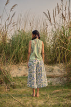 Load image into Gallery viewer, the GINGER pants - white and blue floral
