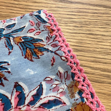 Load image into Gallery viewer, Napkins with crochet - set of 6
