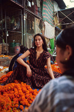 Load image into Gallery viewer, the CILANTRO midi - Black with earthy paisley
