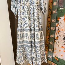 Load image into Gallery viewer, the CHILLI midi - white and soft blue floral
