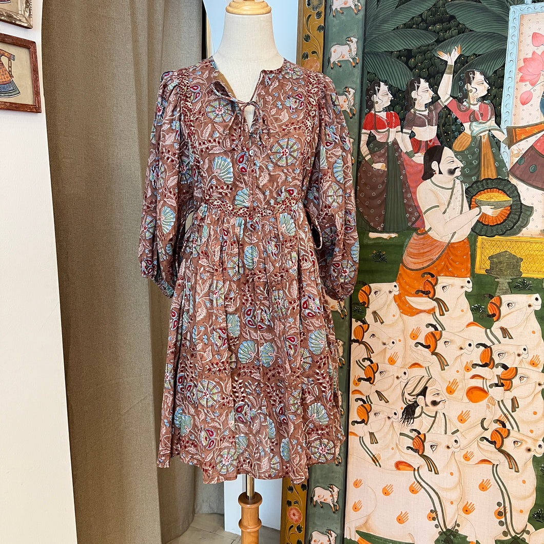 The NUTMEG mini - brown with red floral