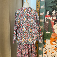 Load image into Gallery viewer, the CLOVE top - white with pink floral
