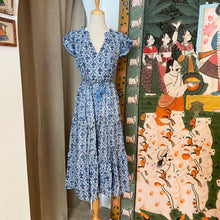 Load image into Gallery viewer, the CILANTRO midi - grey blue floral
