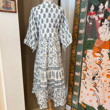 Load image into Gallery viewer, the CHILLI midi - white and soft blue floral
