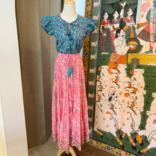 Load image into Gallery viewer, the DILL top - royal green w/ red butis
