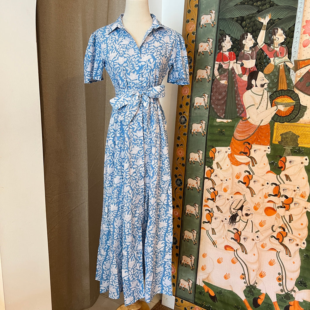 The MALABAR maxi (half sleeves) - soft blue with white floral