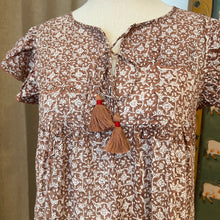 Load image into Gallery viewer, the CILANTRO mini - soft brown with white floral
