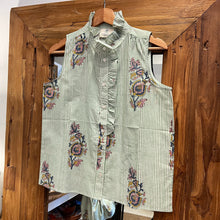 Load image into Gallery viewer, the BASIL top - pastel green stripes with pink buta
