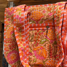 Load image into Gallery viewer, Quilted Small Tote bag (WITH ZIP) - Orange floral

