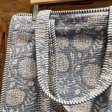 Load image into Gallery viewer, Quilted Tote bag (WITH ZIP) - Grey white floral
