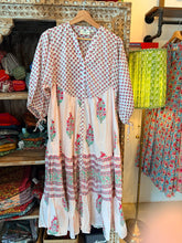 Load image into Gallery viewer, the CHILLI midi - soft pink with buta
