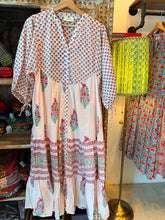 Load image into Gallery viewer, the CHILLI midi - soft pink with buta
