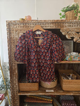 Load image into Gallery viewer, the LEMON top - navy red butis
