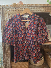 Load image into Gallery viewer, the LEMON top - navy red butis
