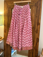 Load image into Gallery viewer, Panelled skirt with pockets - Pink Zig Zag
