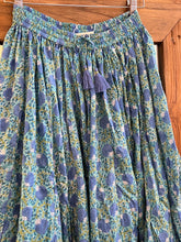 Load image into Gallery viewer, Panelled skirt with pockets - Sea green
