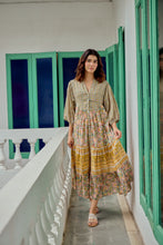 Load image into Gallery viewer, the CHILLI midi - pastel green floral

