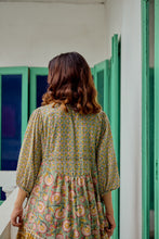 Load image into Gallery viewer, the CHILLI midi - pastel green floral
