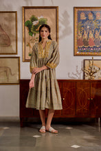 Load image into Gallery viewer, The WASABI midi -soft green/yellow floral
