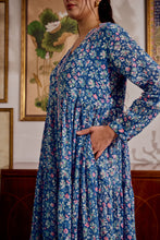 Load image into Gallery viewer, the V-NECK maxi - Blue fun floral
