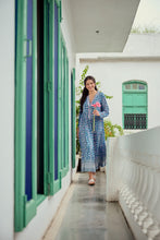 Load image into Gallery viewer, the V-NECK maxi - Blue fun floral
