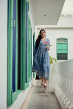 Load image into Gallery viewer, the V-NECK maxi - Blue fun floral
