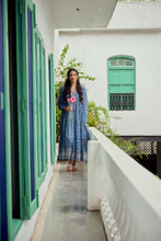 Load image into Gallery viewer, the V-NECK maxi - Blue fun floral
