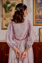 Load image into Gallery viewer, The NUTMEG mini - white with delicate buti
