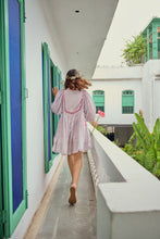 Load image into Gallery viewer, The NUTMEG mini - white with delicate buti
