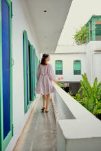 Load image into Gallery viewer, The NUTMEG mini - white with delicate buti
