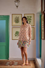 Load image into Gallery viewer, The oversized shirt - light pink stripes
