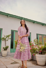 Load image into Gallery viewer, the CHILLI maxi - white &amp; purple floral
