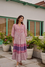 Load image into Gallery viewer, the CHILLI midi - white &amp; purple floral
