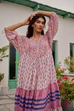 Load image into Gallery viewer, the CHILLI midi - white &amp; purple floral
