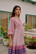 Load image into Gallery viewer, the CHILLI midi - white &amp; purple floral
