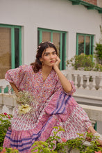 Load image into Gallery viewer, the CHILLI midi - white &amp; purple floral
