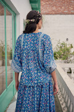Load image into Gallery viewer, the MINT top - blue fun floral
