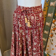 Load image into Gallery viewer, the Godet Skirt - maroon w/ beige floral
