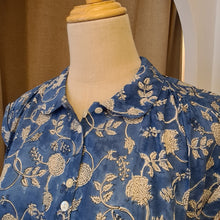 Load image into Gallery viewer, Sesame top - ink blue floral
