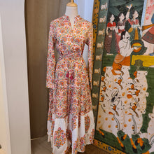 Load image into Gallery viewer, The RUE top - white w/ pink green floral
